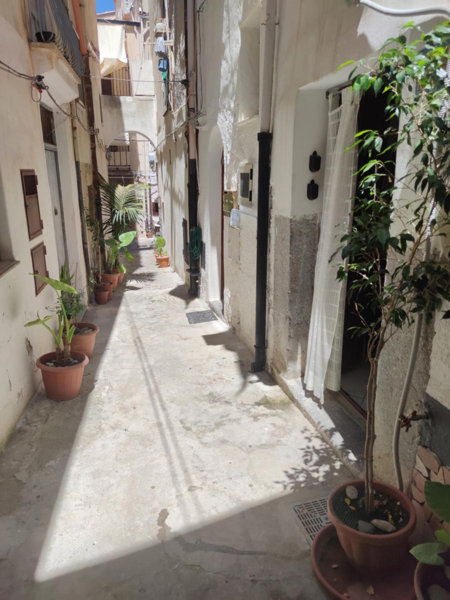 Cortile Maggiore Home Чефалу Екстериор снимка